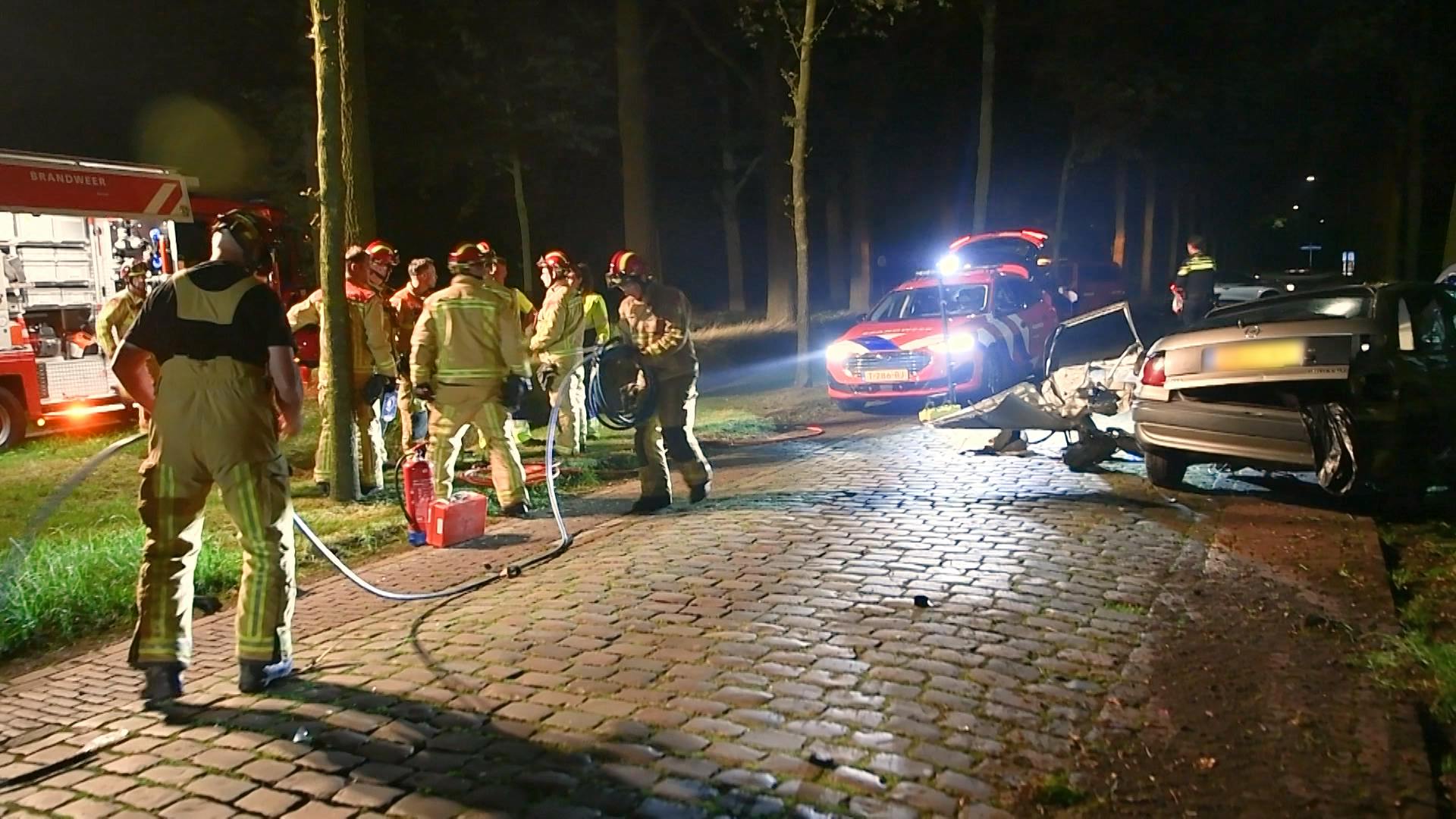 19-jarige Man Overlijdt Na Botsing Tegen Meerdere Bomen